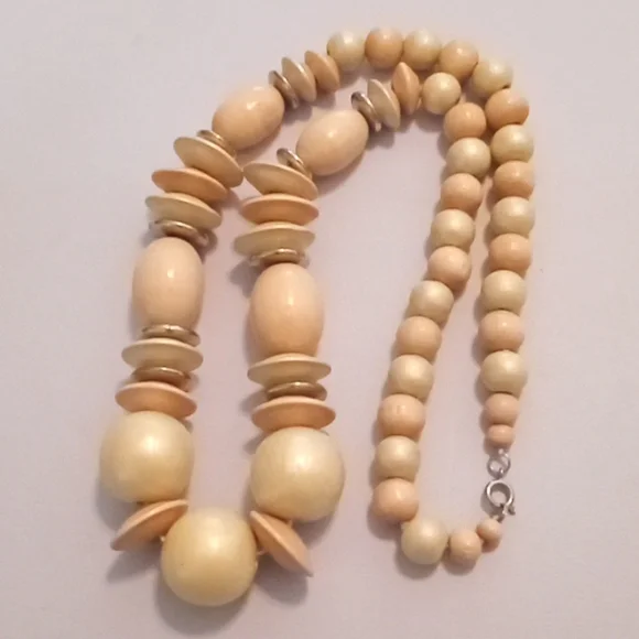 #111.   Vintage Wooden Beaded Single Strand Necklace.  11" Long - Picture 2 of 3